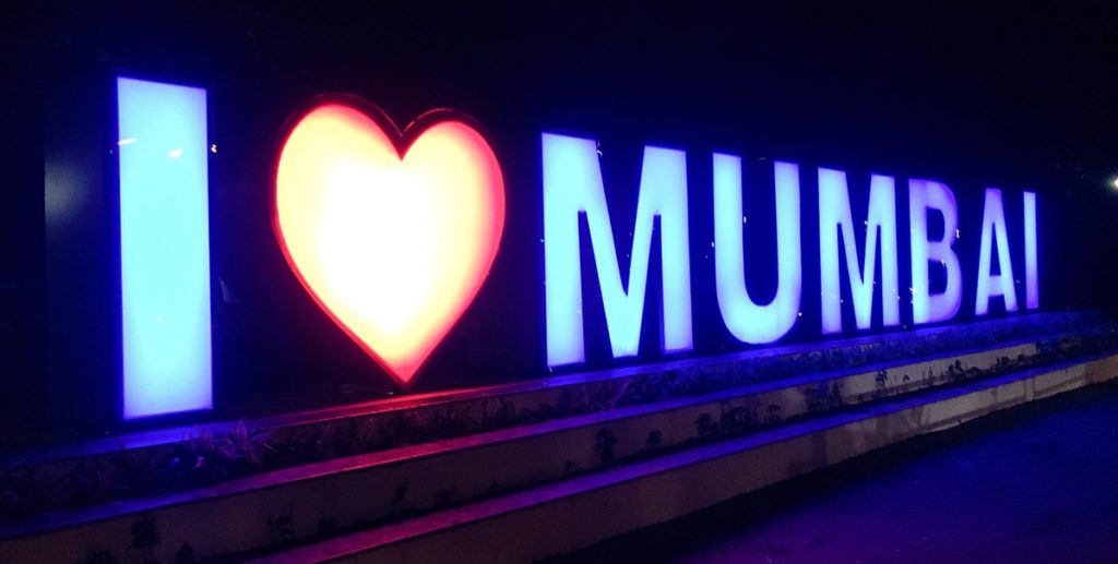 Love Mumbai — De Menthe Eatery is proud to serve fresh smoothies and salads in Mumbai